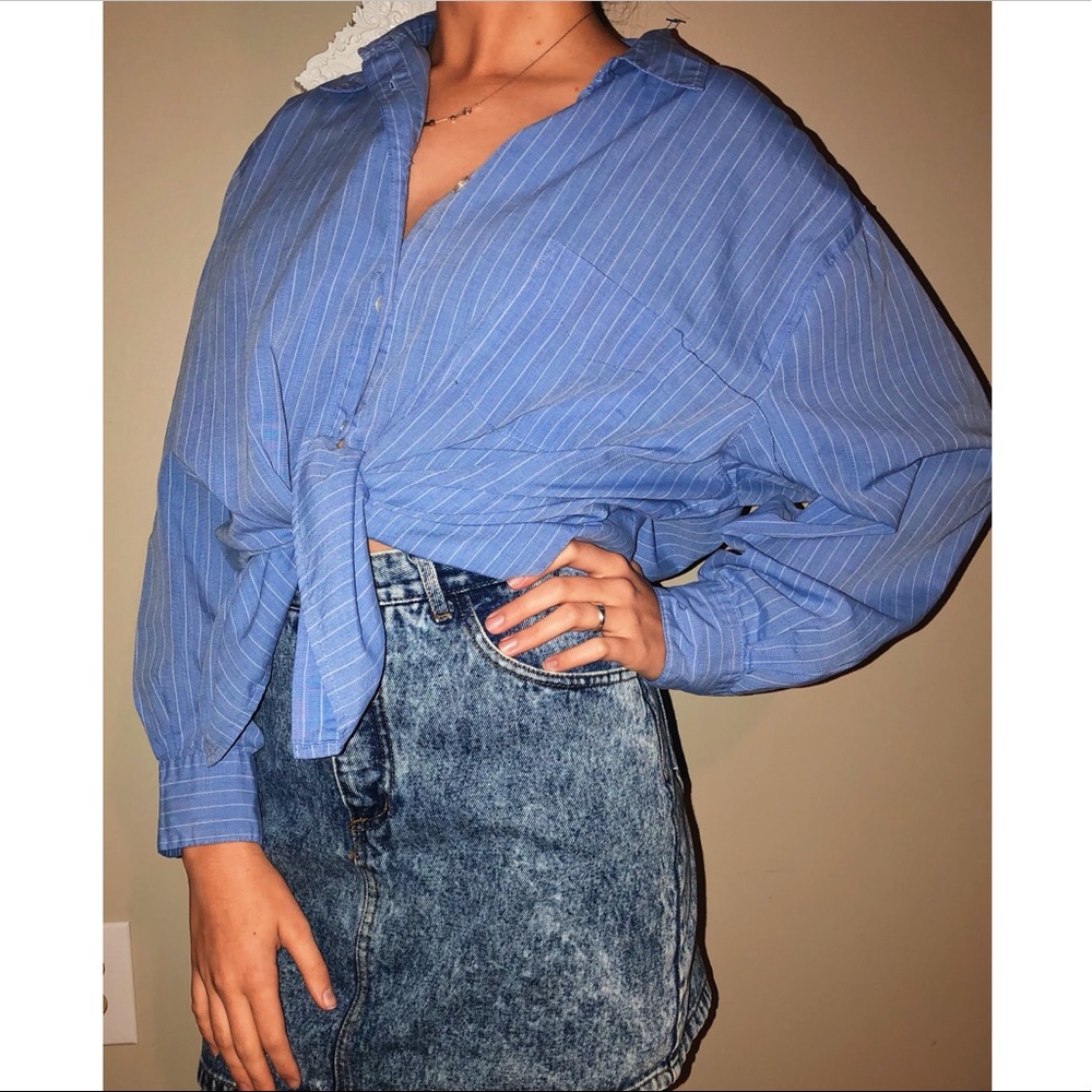 OVERSIZED BLUE STRIPED BUTTON UP